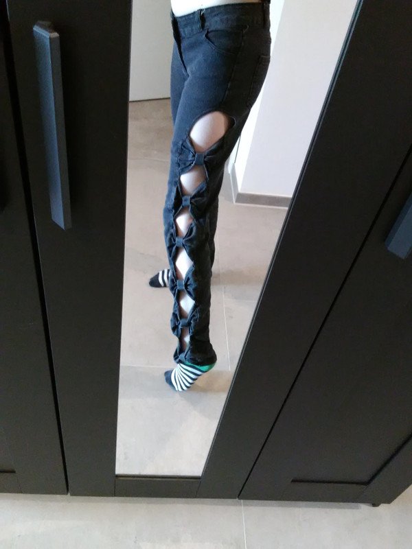 besondere hose/ Jeans mit cut outs Schleifen kawaii
