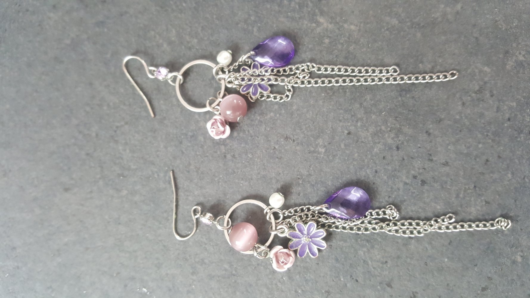 Ohrringe Perlen Hänger Fliederfarben Silberschmuck Detailverliebt Rosen Blüten Hingucker Bohemian Festival Coachella 