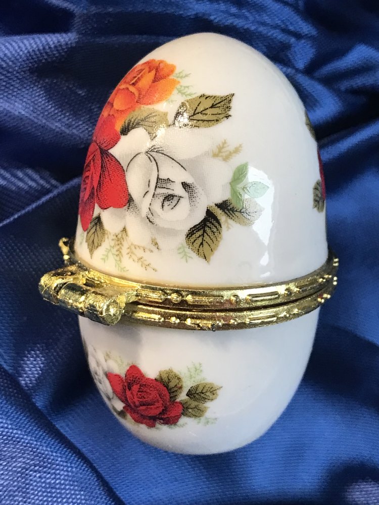Porzellan Ei Dose Deko Schmuck Pillendose Kleine Box Sammlerdose Ringdose Schmuckkästchen  Shabbychic Rosenmuster 
