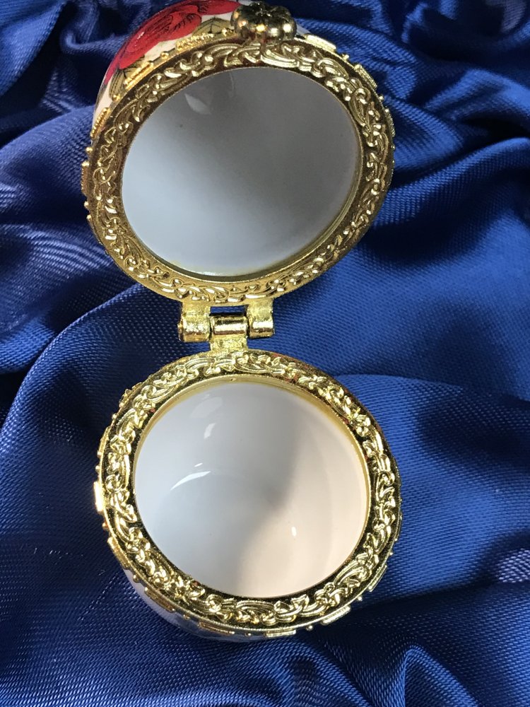 Porzellan Ei Dose Deko Schmuck Pillendose Kleine Box Sammlerdose Ringdose Schmuckkästchen  Shabbychic Rosenmuster 