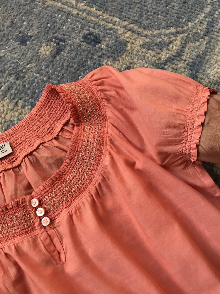 Süßes Shirt mit gesmokten Ärmel Gr.38