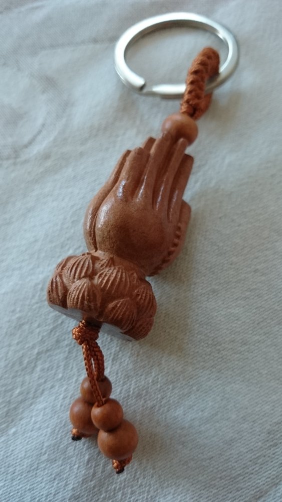 Neu! Schlüsselanhänger Glücksbringer Lotus betende Hände Holz Rosenholz
