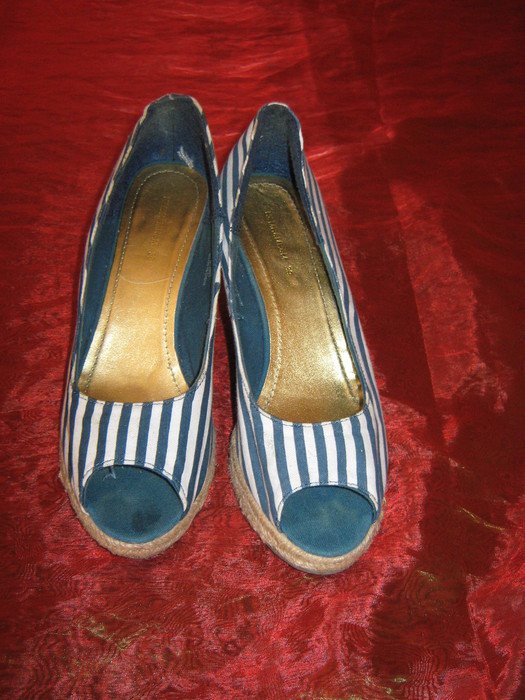 NEU * Marine * Sailor * Maritim * Navy * Streifen * Peeptoes * Wedges * Keilabsatz * Sandaletten ''H&M'' Gr. 39/ 6 * dunkel- blau * weiß *