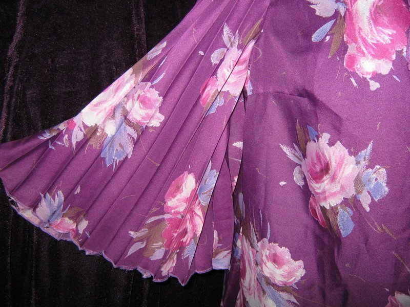 NEUw * Edel * Original VINTAGE * DESIGNER * Festival * Hippie- Style * Rosen * Blüten * Romantik * Chiffon * Baby- Doll * Tunika * Bluse * Gr. 38- 40/ S- M * aubergine- lila * pink * weiß *