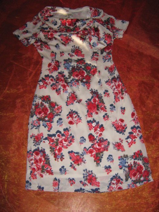   NEU * Edel * wie Seide * Rosen- Blüten * Flower * Romantik * Etui * Kleid 