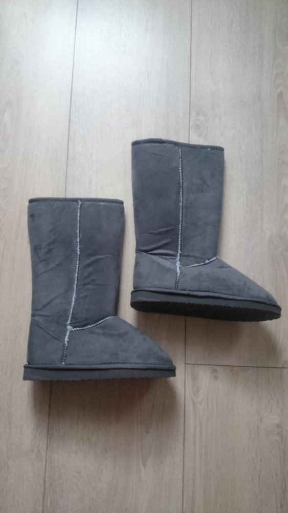 graue Teddyfell Stiefel