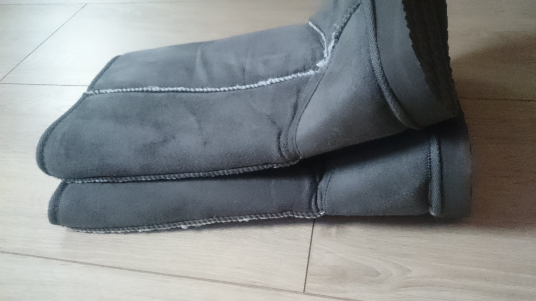 graue Teddyfell Stiefel