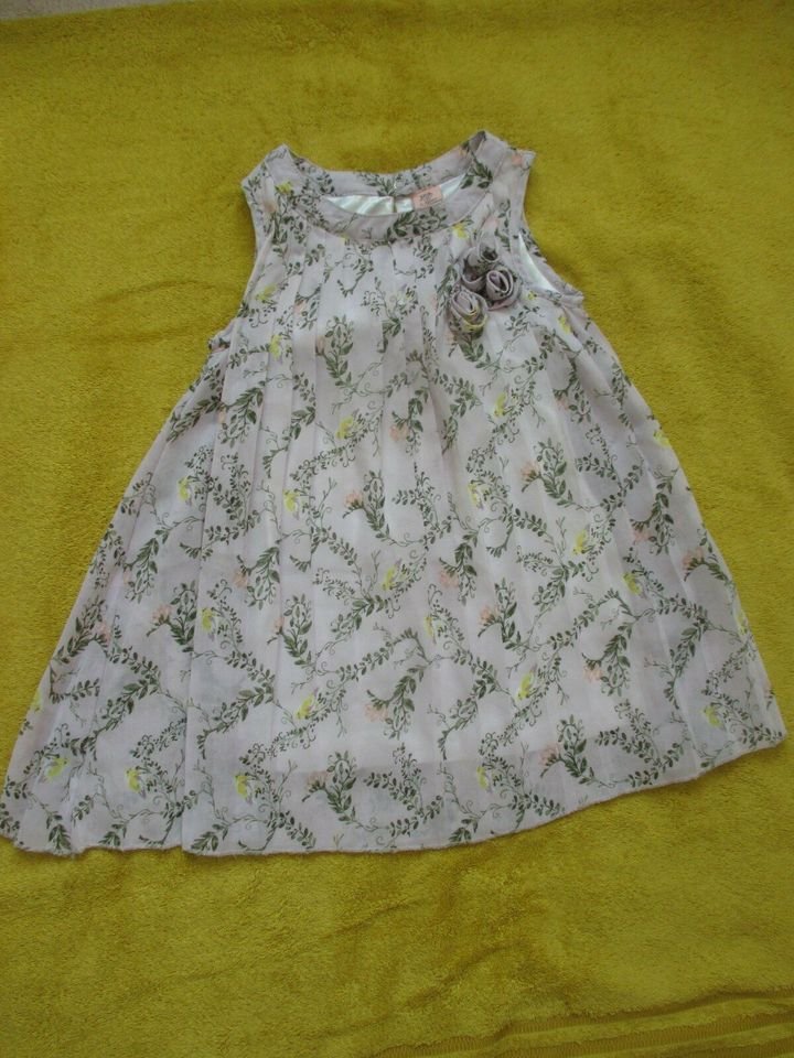 NEU * Niedlich * Girls * Mädchen * 3D Blumen * Blüte * Flower- Power * Seiden Chiffon * Sommer * A-Linie * Plisseè * Kleid 