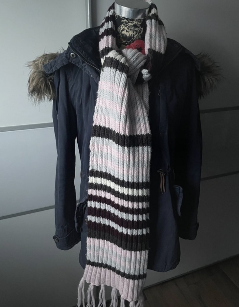 Langer Strickschal