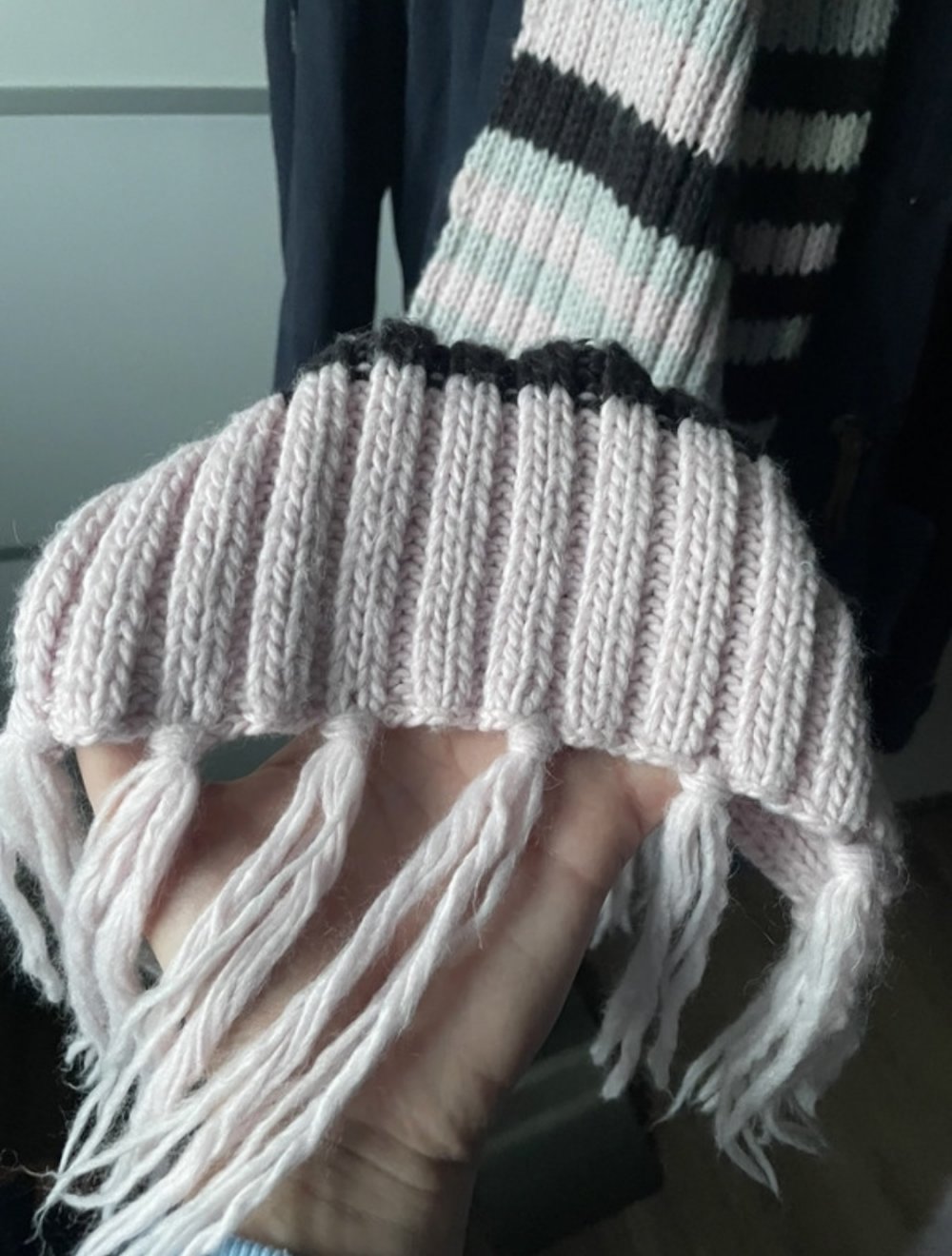 Langer Strickschal