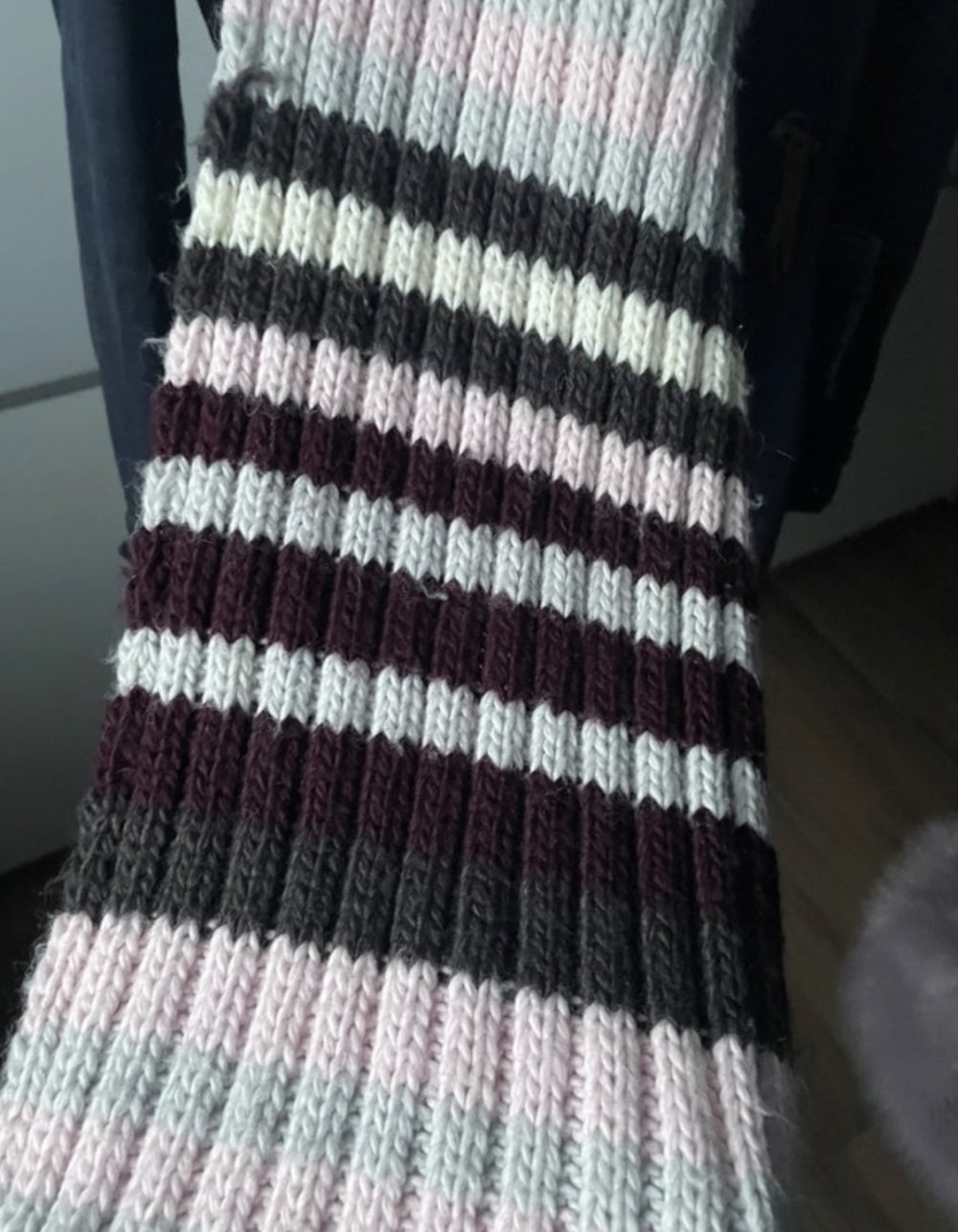 Langer Strickschal