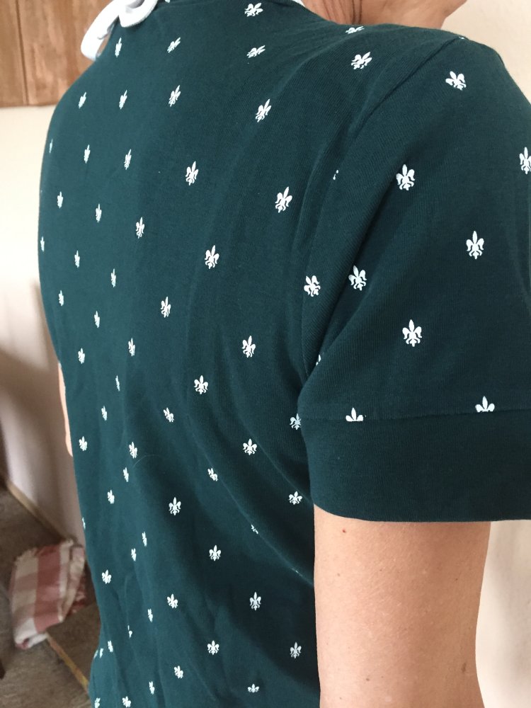 Multiblu 2 in 1 T-Shirt mit integriertem Neckholder Gr.L dunkel grün weiß mit Krönchen Wappen Muster