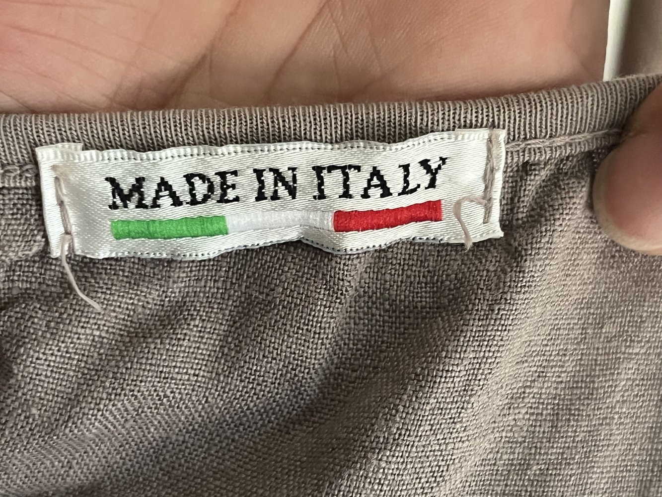 Made in Italy Leinen Top Gr.XXL mit Spitzenbesatz Farbe Taupe, Kurzarm Bluse aus festem Leinen mit kleinem Cut Out am Rücken