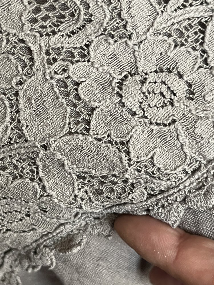 Made in Italy Leinen Top Gr.XXL mit Spitzenbesatz Farbe Taupe, Kurzarm Bluse aus festem Leinen mit kleinem Cut Out am Rücken