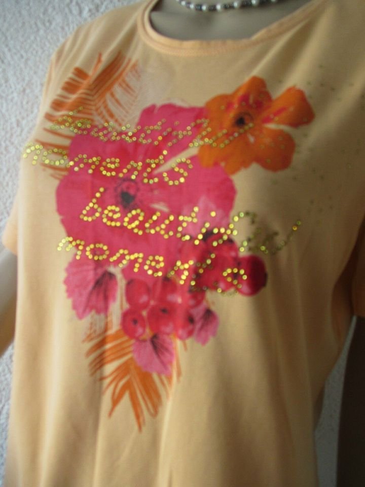 NEU mit ETIKETT * Edel * Blumen * Blüten * Flower- Power * Glitzer * Swarovski * Strass * Kristalle * T- Shirt 