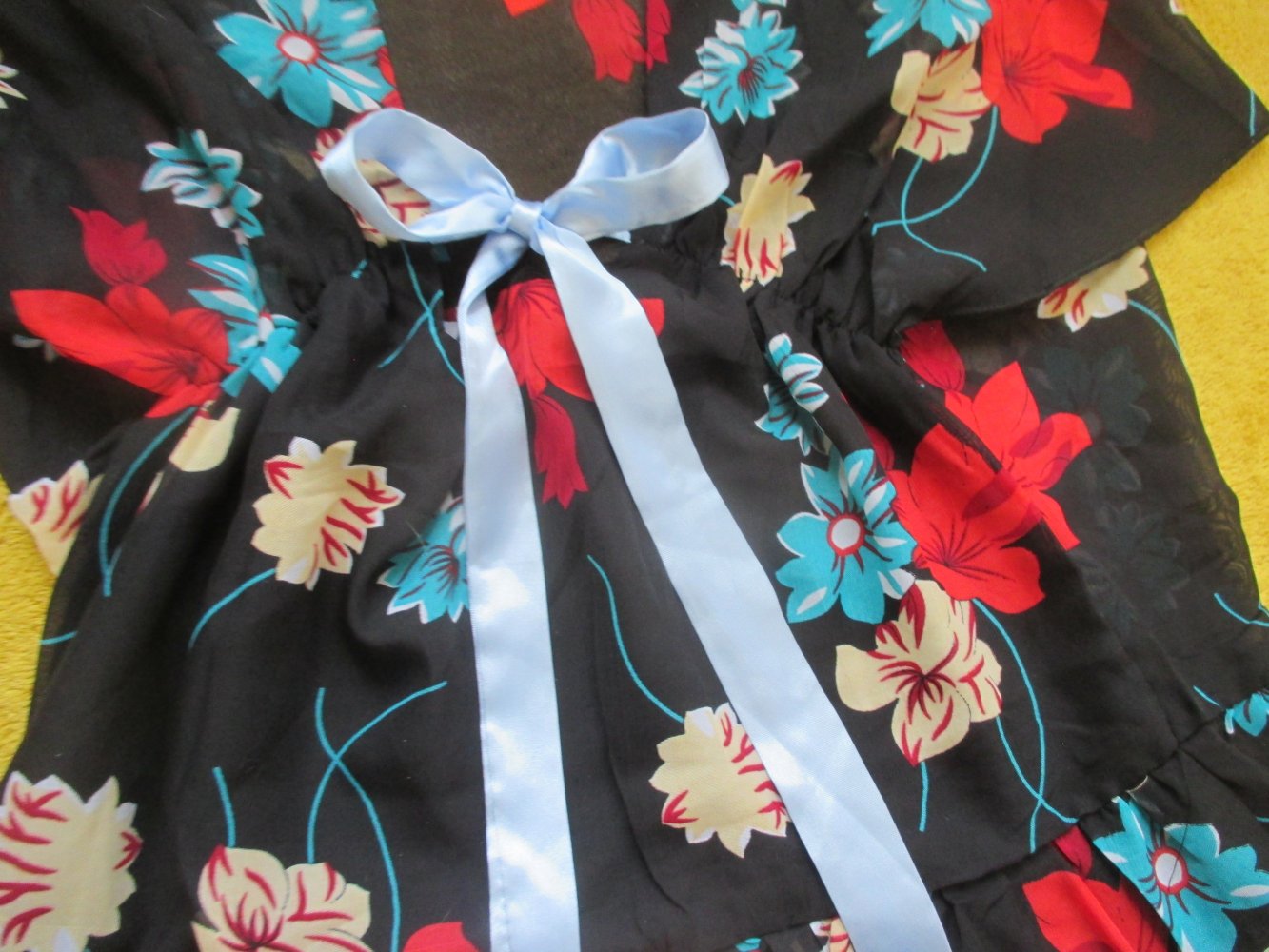 NEU mit ETIKETT * Blumen * Blüten * Flower- Power * Seiden- Chiffon * Retro- Look * Lolita * Baby- Doll * DESIGNER * Mini- Kleid mit Satin Schleife * Gr. 34- 36/ XS- S * schwarz * bunt *