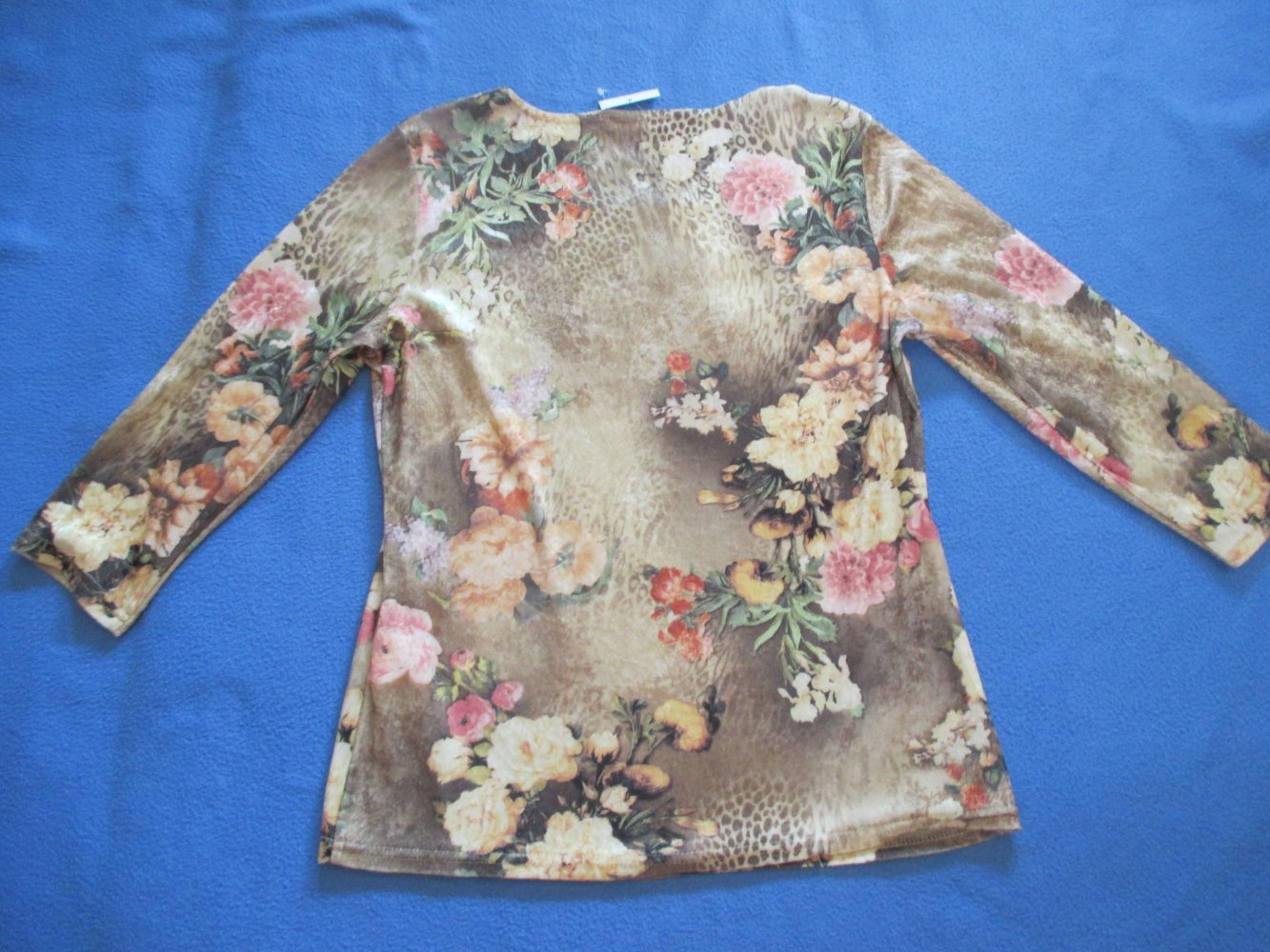 NEU mit Etikett * Animal * Leo * Rosen * Blumen * Blüten * Aquarell * Romantik * Schimmer * Velours * Samt * Nicki * T- Shirt 