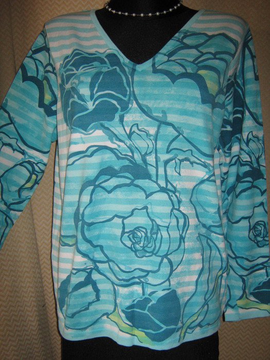 NEU * Romantik * Rosen * Blüten * Flower Power * Streifen * DESIGNER * Feinstrick * V- Ausschnitt * Pullover Gr. 44- 46/ L * aqua- türkis *