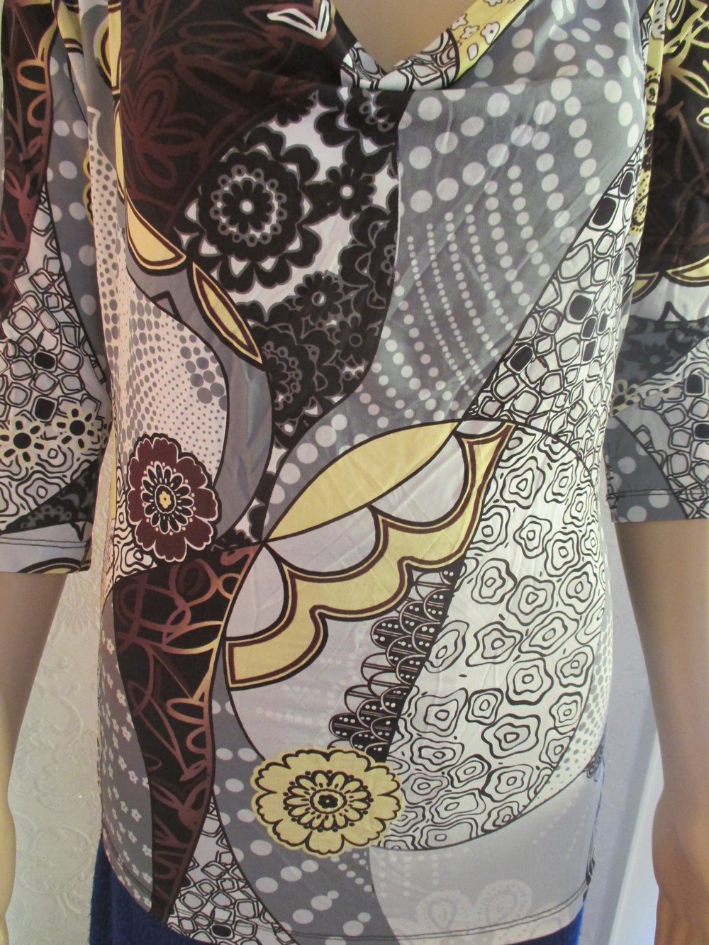 NEU * Seidig * 70er Jahre * Flower- Power * Blumen * Blüten * Longsleeve * Langarm * Wasserfall * T- SHIRT 