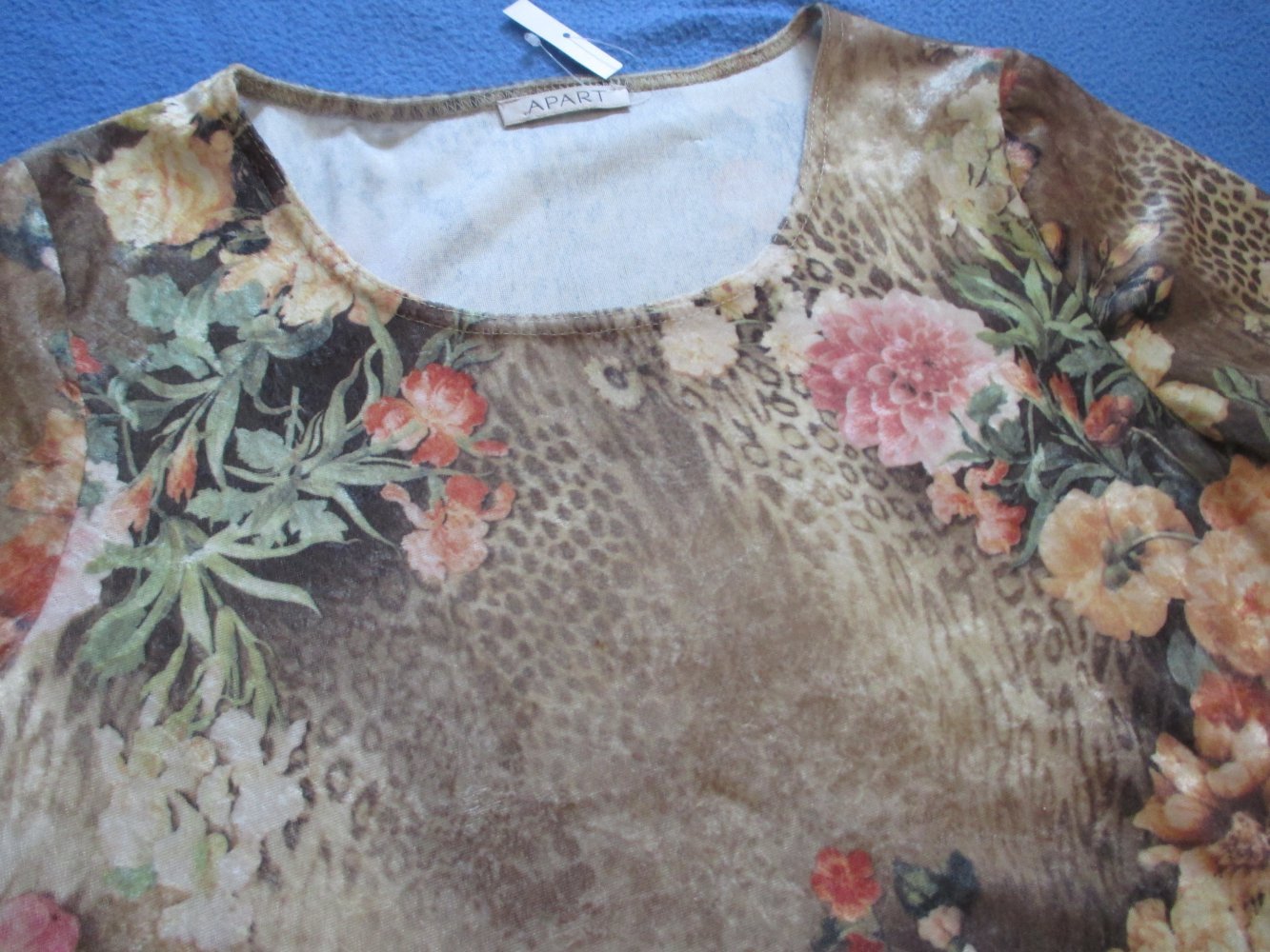 NEU mit Etikett * Animal * Leo * Rosen * Blumen * Blüten * Aquarell * Romantik * Schimmer * Velours * Samt * Nicki * T- Shirt 
