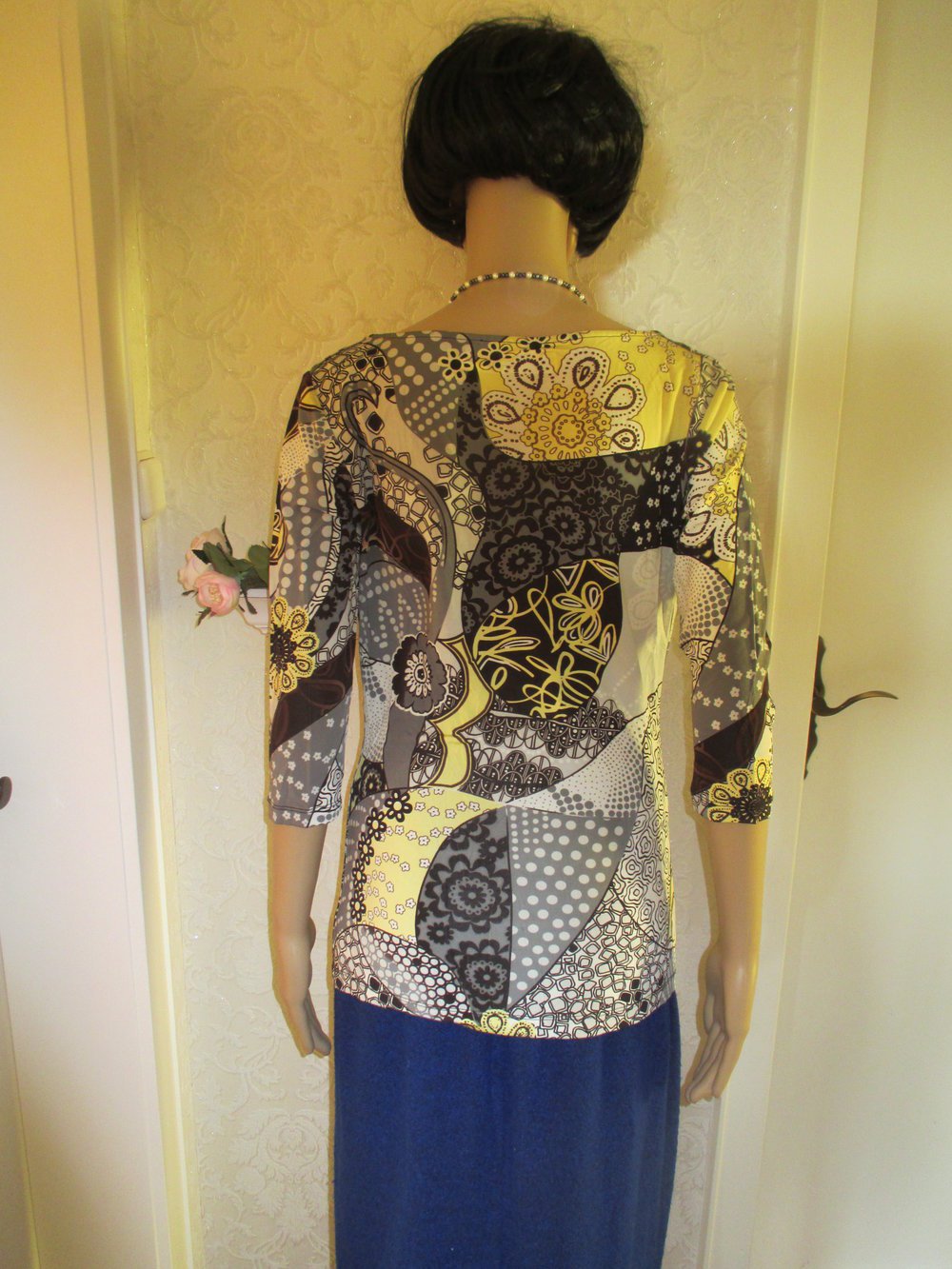 NEU * Seidig * 70er Jahre * Flower- Power * Blumen * Blüten * Longsleeve * Langarm * Wasserfall * T- SHIRT 