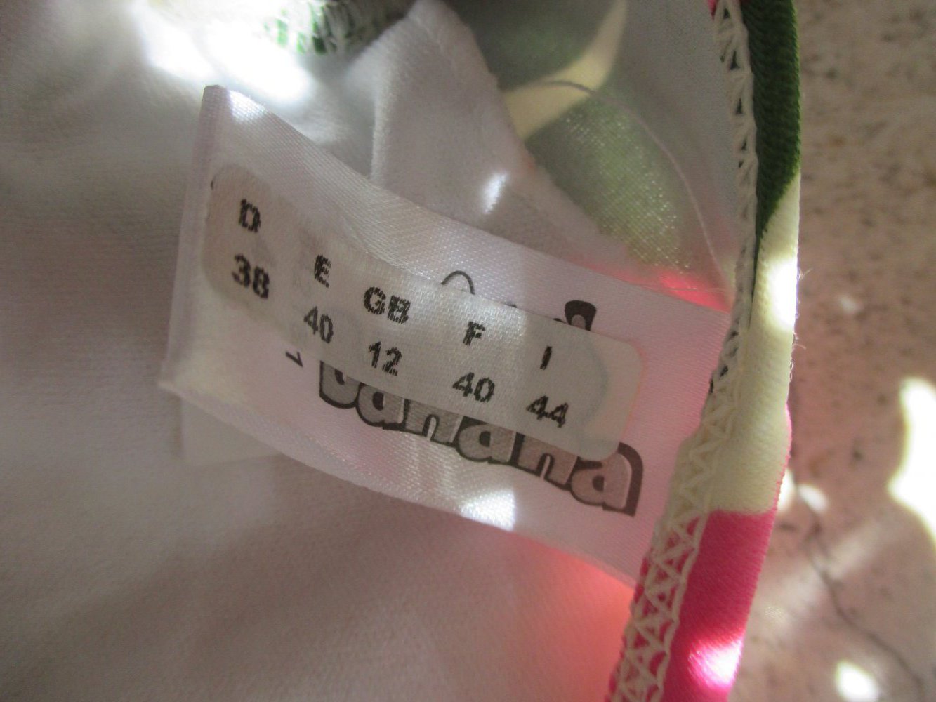 Bikini Oberteil, florales Muster mit Pailletten, rosa- grün, Gr. 36 / 38 , Cup A