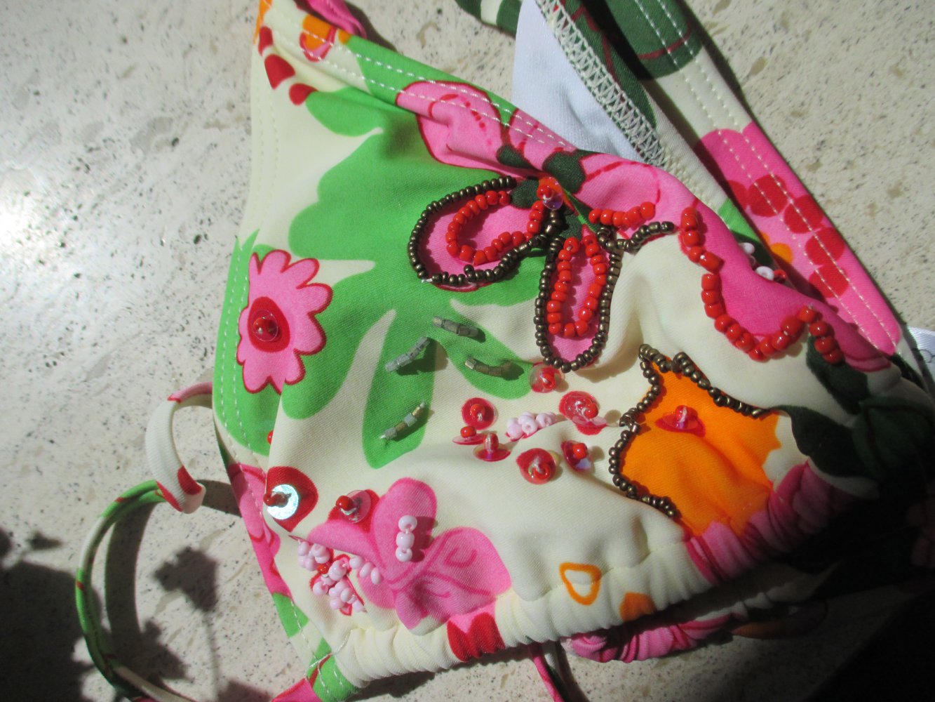 Bikini Oberteil, florales Muster mit Pailletten, rosa- grün, Gr. 36 / 38 , Cup A