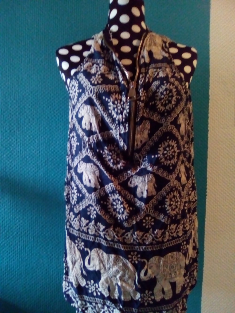 Sommerliches Top mit Elefanten und Reißverschluss