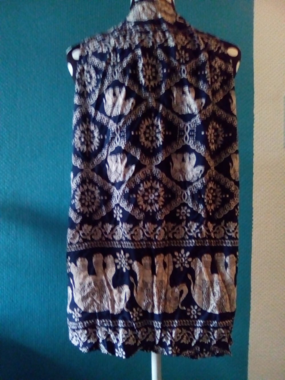 Sommerliches Top mit Elefanten und Reißverschluss