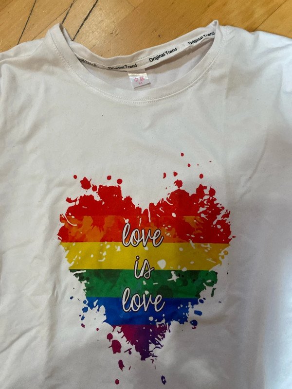 Love is Love Tshirt M