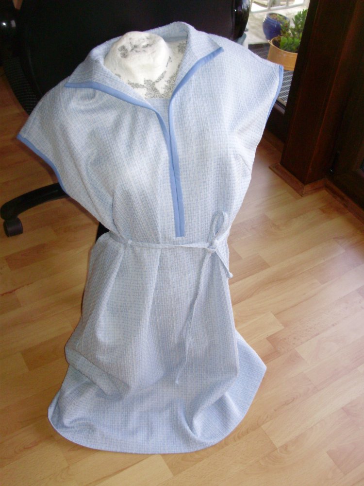 Kleid blau/ weiß Vintage Gr 46 mit Gürtel