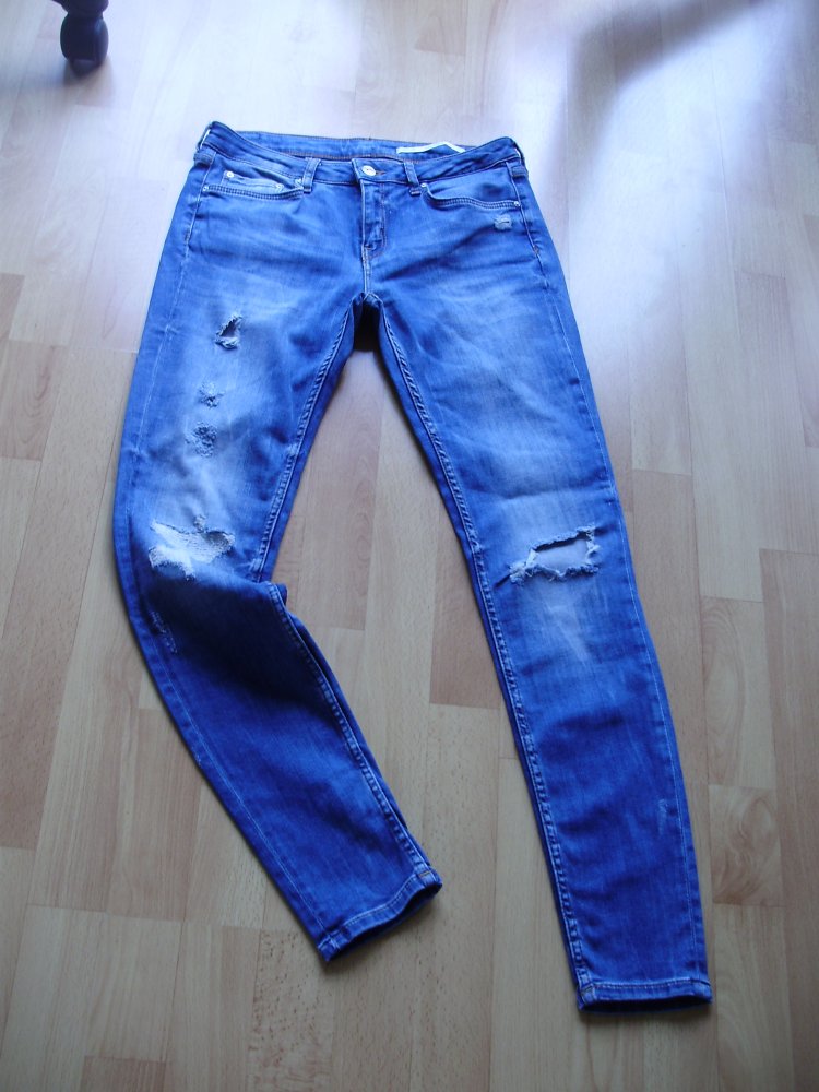 Zara Jeans destroyed medium rise slim fit 40 = S
