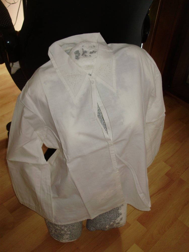 Vintage Bluse weiß creme spitzer Kragen Stickerei BW Leinen 42 passend