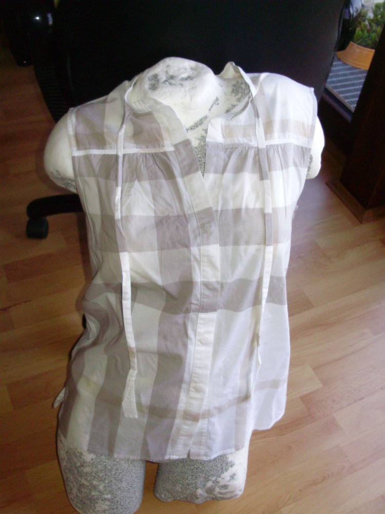 Burberry Brit Bluse ohne Arm verdeckte Knopfleiste M