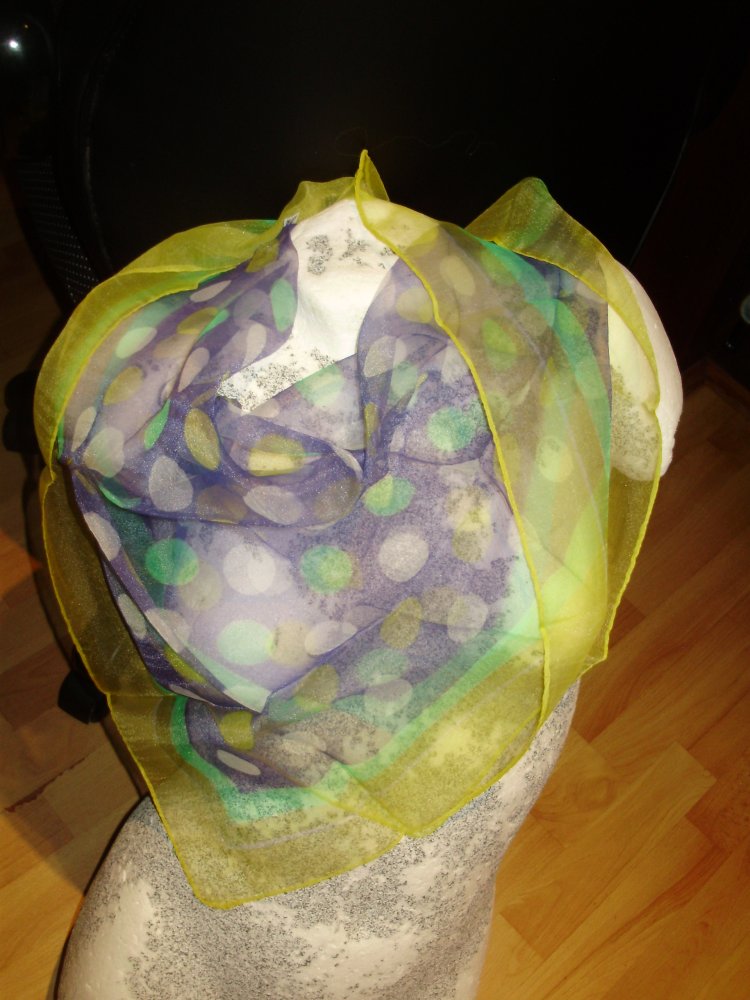 Tuch ganz zart bunt Blumenrot blau gelb Muster 