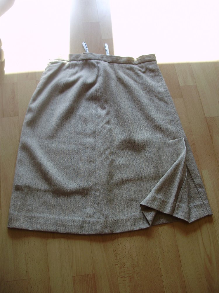 Rock beige meliert Falten Gr 42