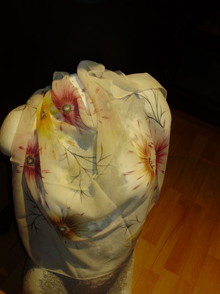 Tuch beige ganz zart Blumen bunt 