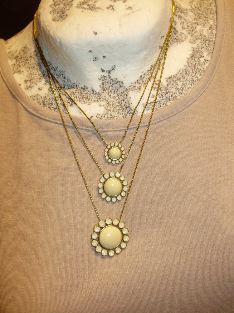 Pilgrim Kette golden dreireihig Blumen beige Glitzersteine wie neu