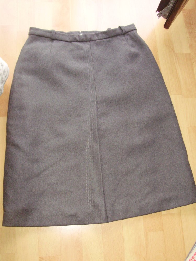 Rock grau 100% Schurwolle Kellerfalte vorne 44