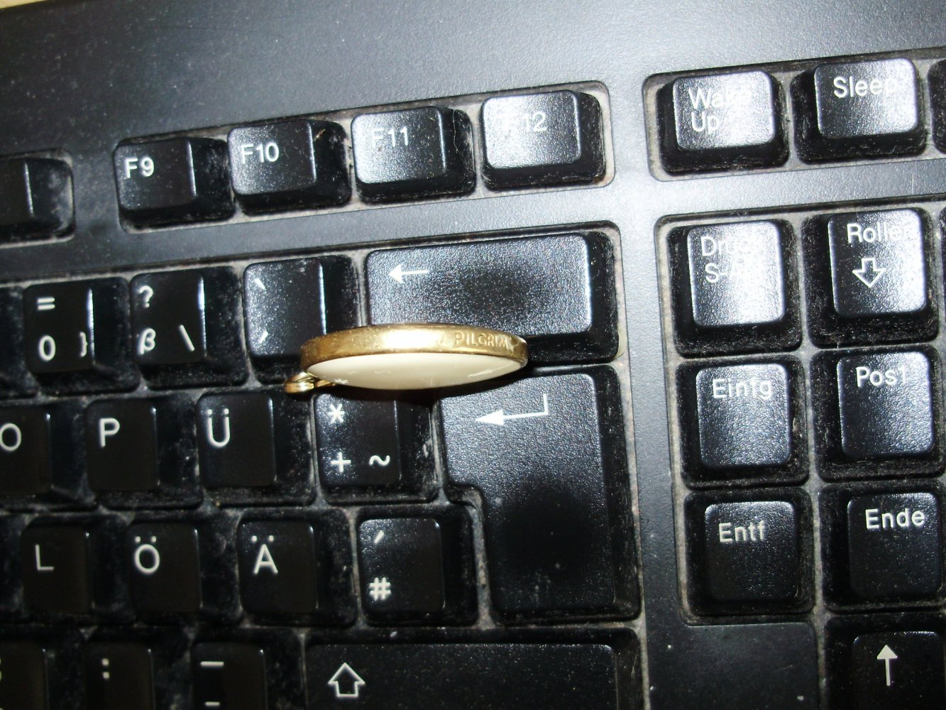 Pilgrim Anhänger rund schwarz beige groß