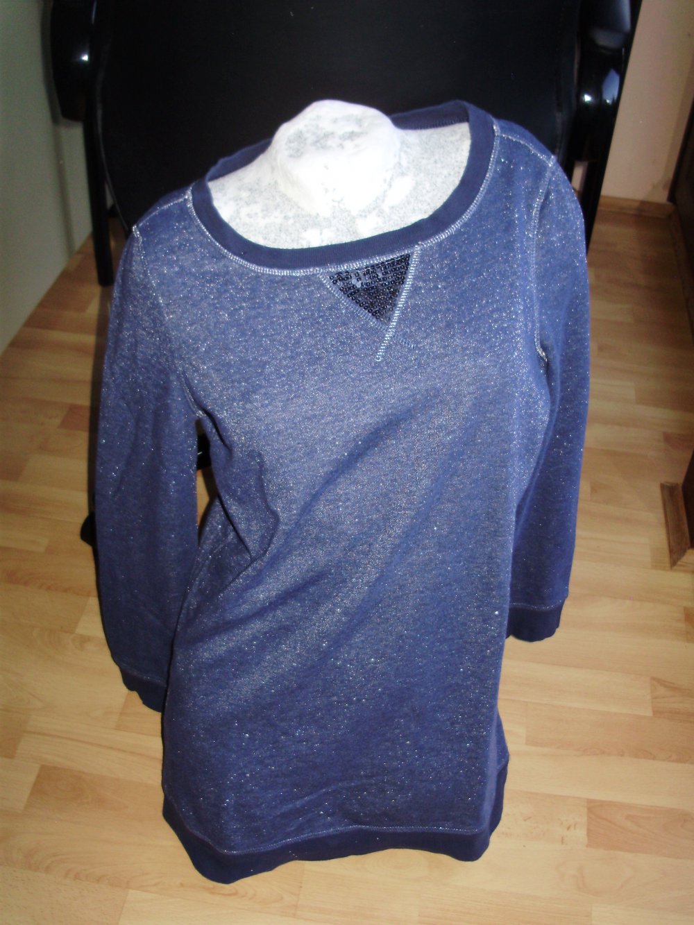 Body by Tchibo Sweat blau Paillettendreieck Gr 36 / 38