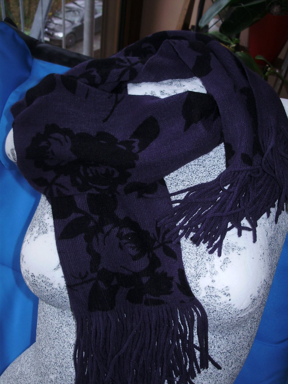 Ernstings Schal lila Rosen Fransen weich und kuschelig wie neu
