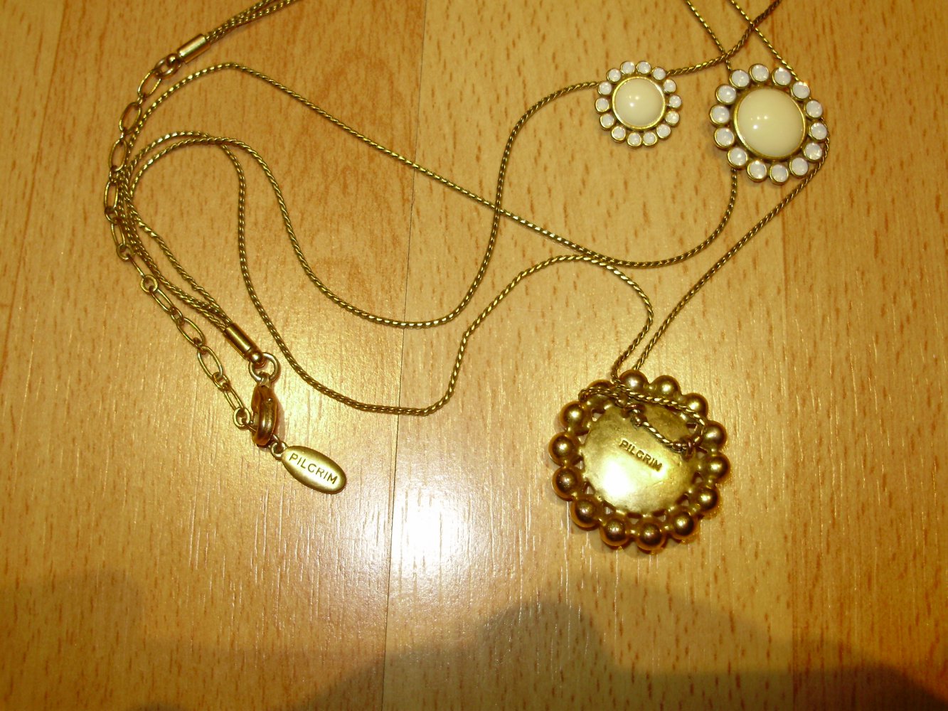 Pilgrim Kette golden dreireihig Blumen beige Glitzersteine wie neu