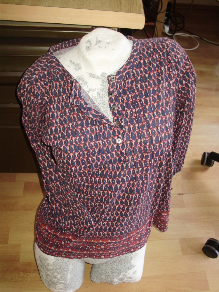 Hess natur Oberteil Muster rot blau 38