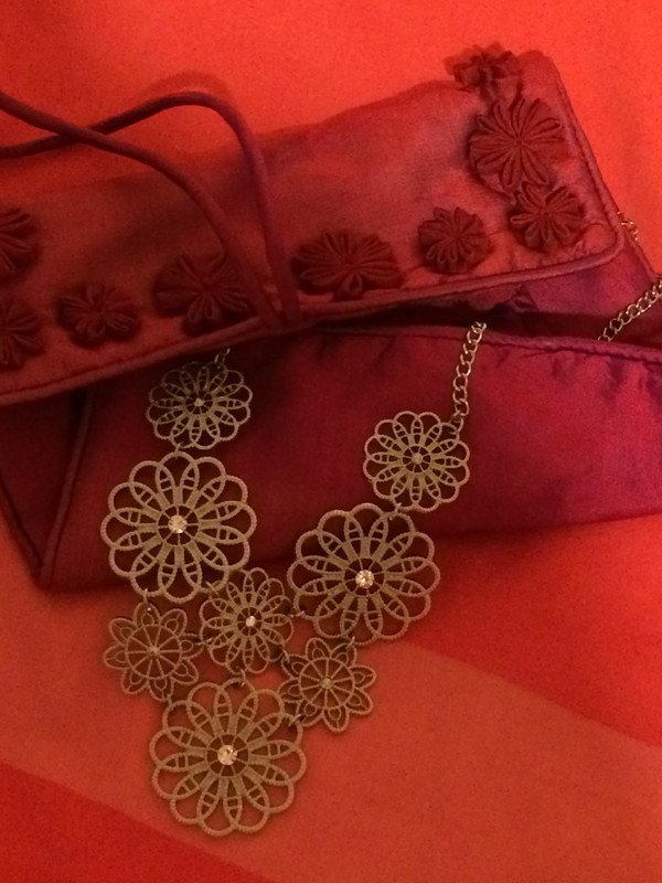 Rote Seiden- Schmucktasche / tribal art 