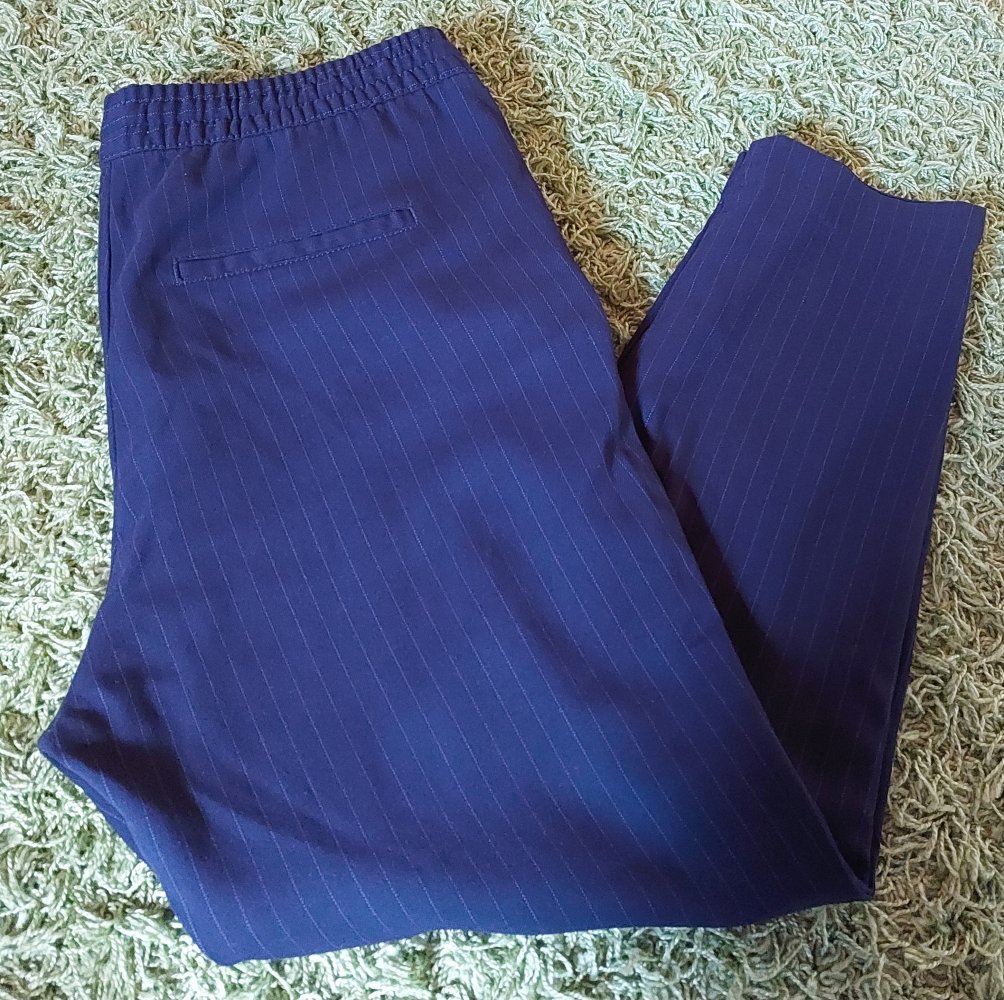 Blaue Stoffhose