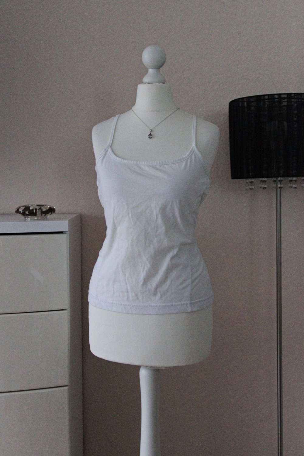 Schlichtes weißes Top