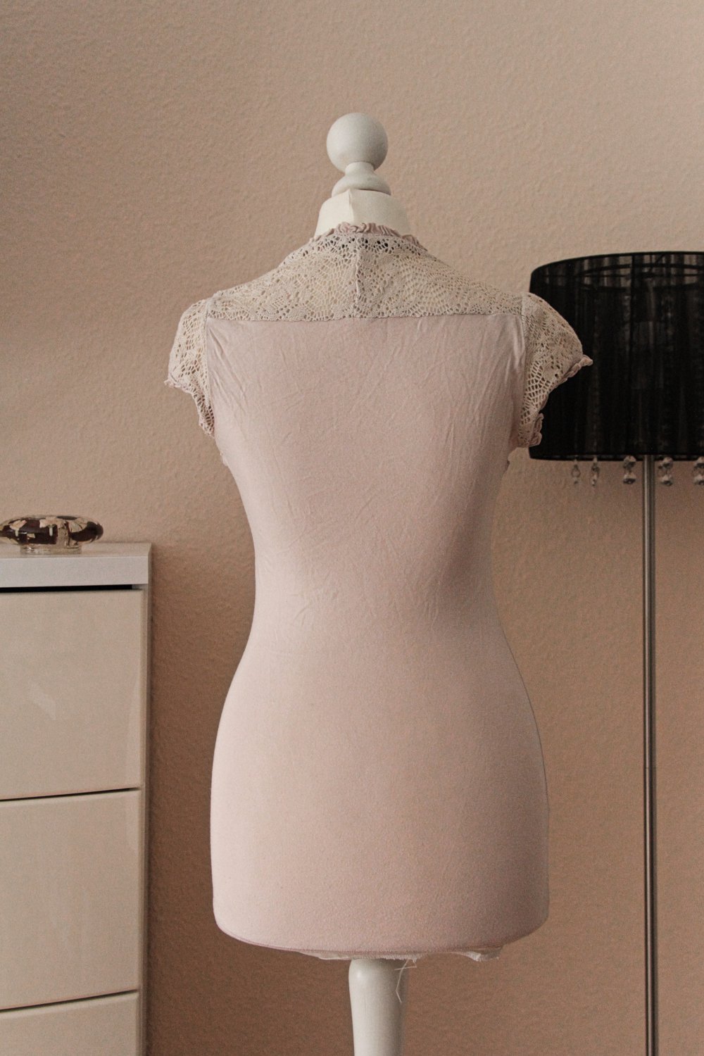 T-Shirt in nude rosa mit Spitze 34 XS