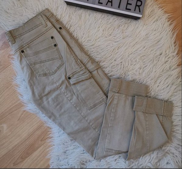 Beige hose mit Taschen