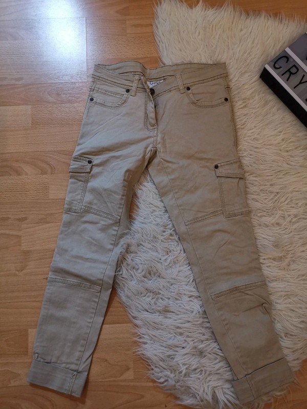 Beige hose mit Taschen